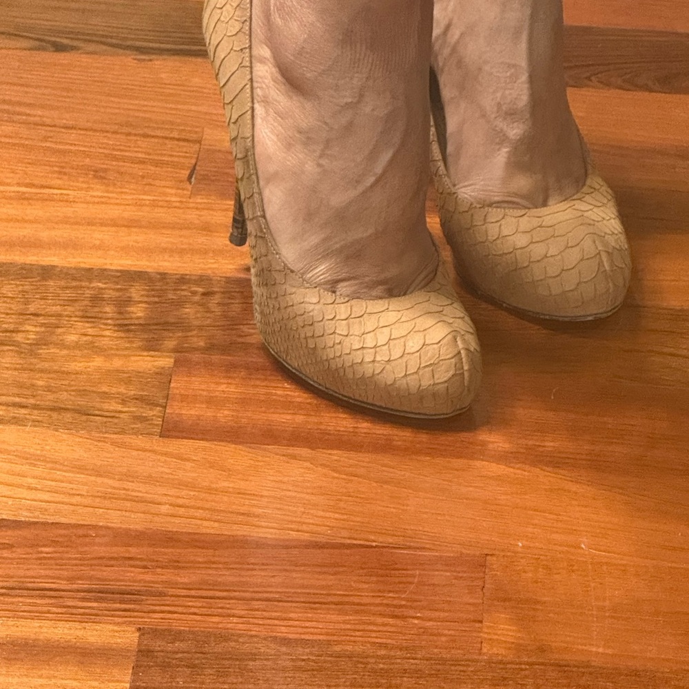 Fendi Brown Textured Heels - Picture 15 of 16